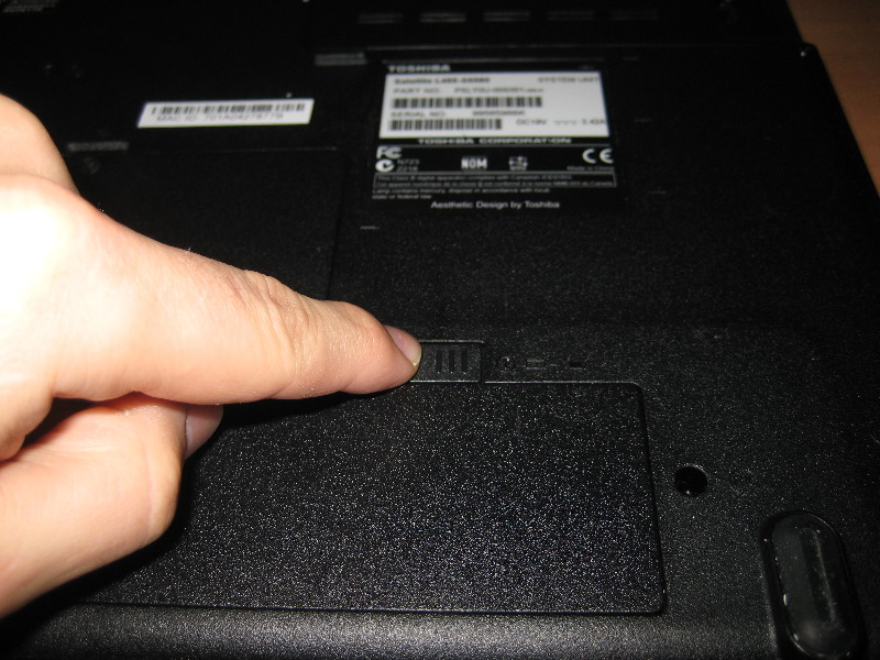 Toshiba-L455-Laptop-Hard-Drive-RAM-Upgrade-Guide-003