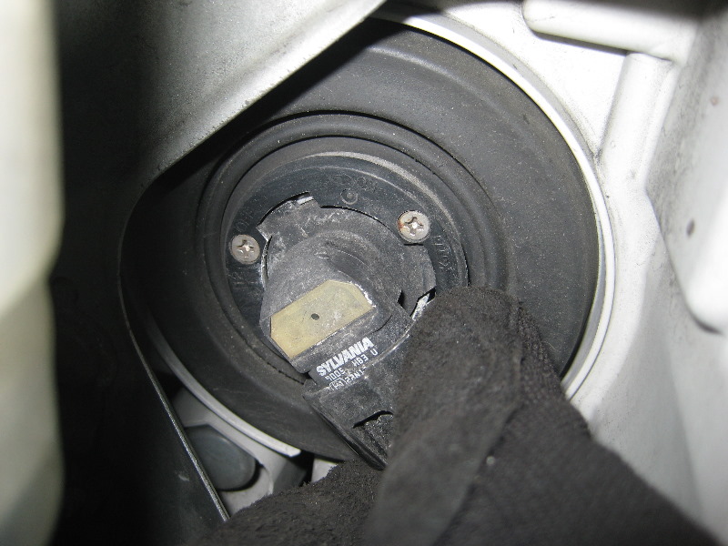 Toyota-4Runner-Headlight-Bulbs-Replacement-Guide-017