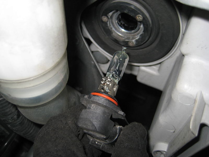 Toyota-4Runner-Headlight-Bulbs-Replacement-Guide-022