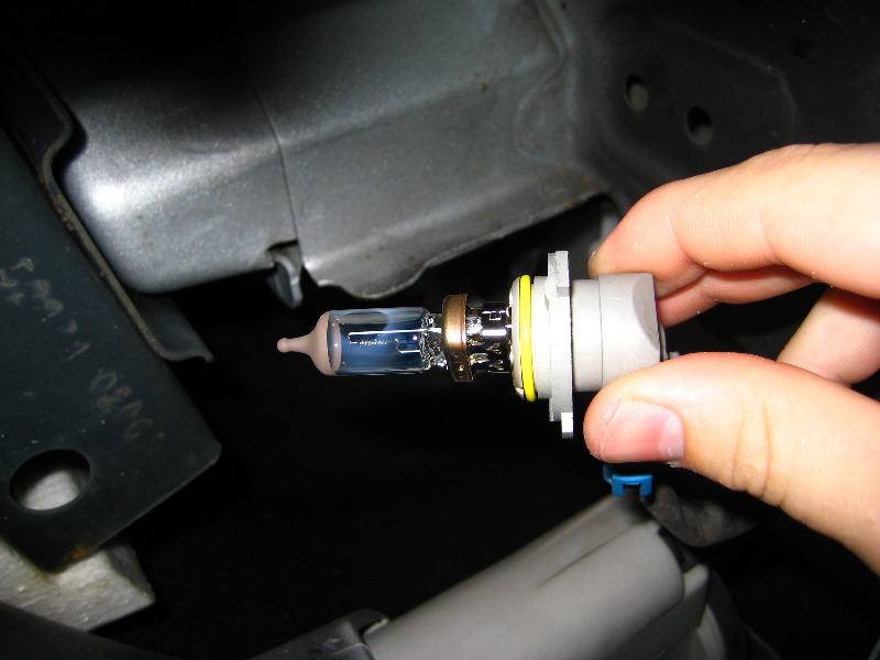 Toyota-Corolla-Fog-Light-Bulbs-Replacement-Guide-003
