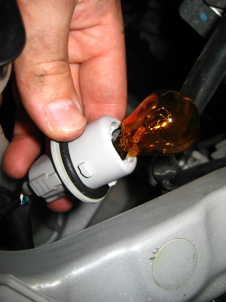 Toyota-Corolla-Headlight-Bulb-Replacement-Guide-020