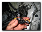 Toyota-Corolla-Headlight-Bulb-Replacement-Guide-016