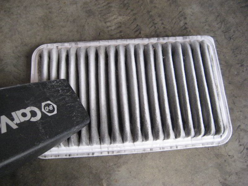 Toyota-Highlander-Engine-Air-Filter-Replacement-Guide-011