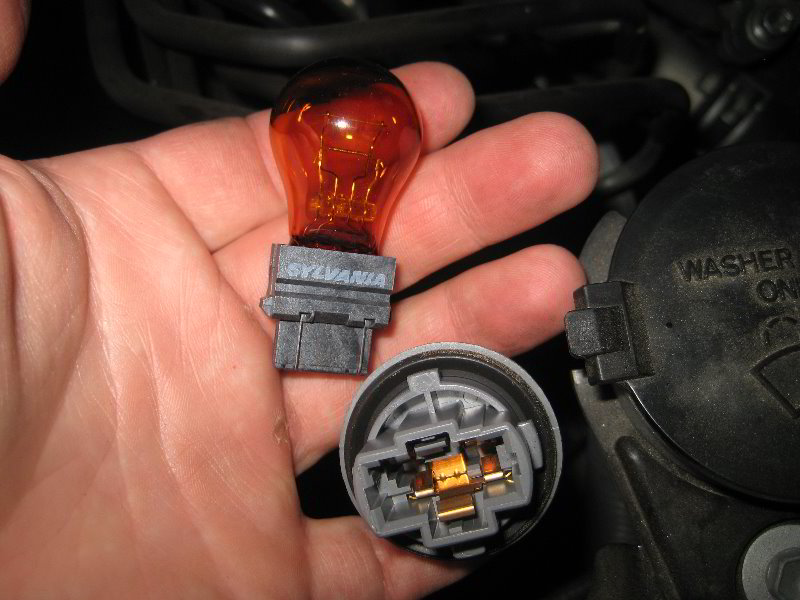 Toyota-Highlander-Headlight-Bulbs-Replacement-Guide-025