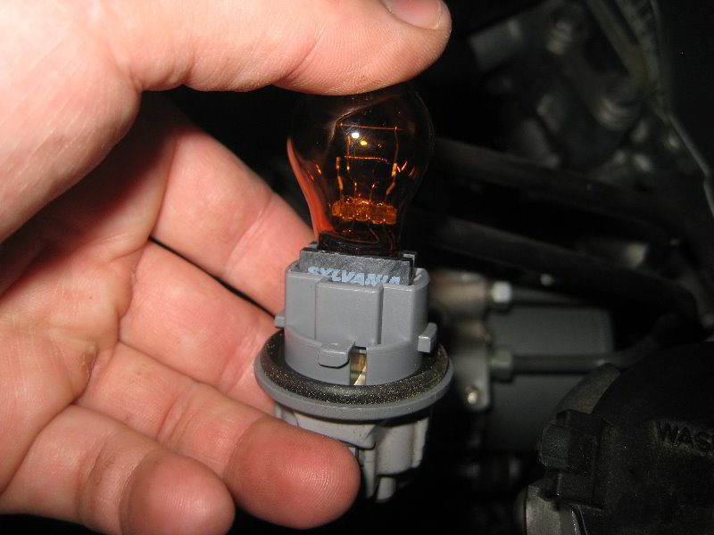 Toyota-Highlander-Headlight-Bulbs-Replacement-Guide-026