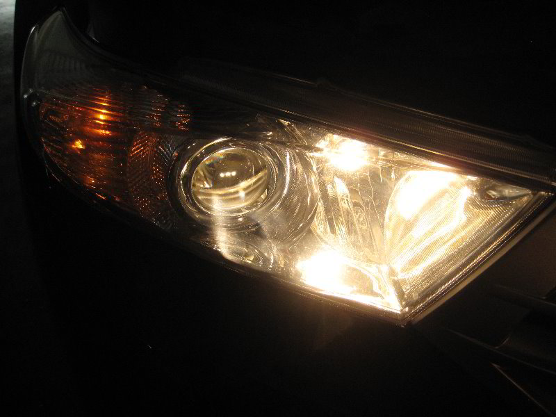 Toyota-Highlander-Headlight-Bulbs-Replacement-Guide-030