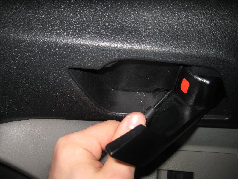 Toyota-Highlander-Interior-Door-Panel-Removal-Guide-004
