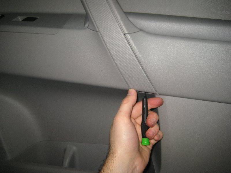 Toyota-Highlander-Interior-Door-Panel-Removal-Guide-006
