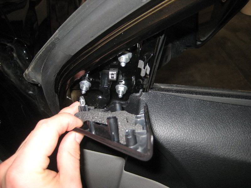Toyota-Highlander-Interior-Door-Panel-Removal-Guide-055