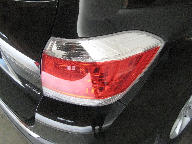 Toyota-Highlander-Tail-Light-Bulbs-Replacement--Guide-001