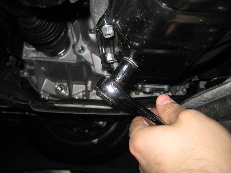 ToyotaPriusEngineOilChangeFilterReplacementGuide015
