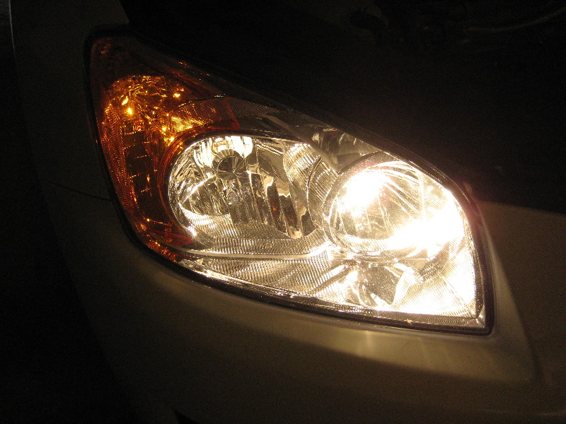 Toyota-RAV4-Headlight-Bulbs-Replacement-Guide-024