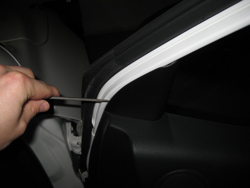 Toyota-RAV4-Interior-Door-Panel-Removal-Guide-005