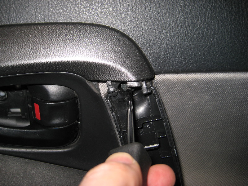 Toyota-RAV4-Interior-Door-Panel-Removal-Guide-029