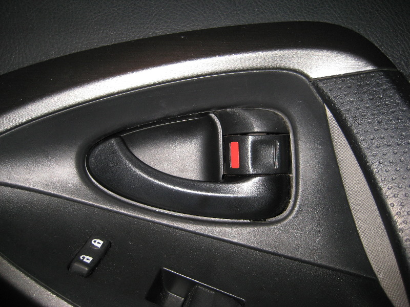 Toyota-RAV4-Interior-Door-Panel-Removal-Guide-035