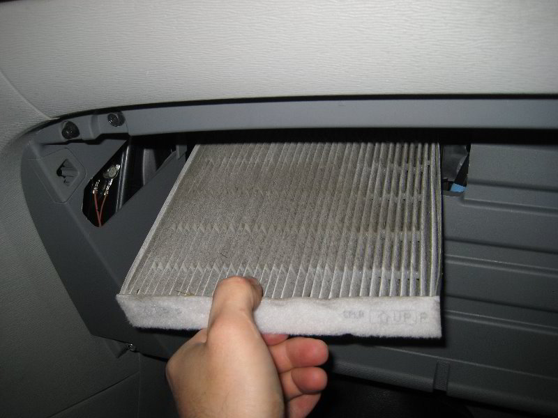 Toyota-Sienna-HVAC-Cabin-Air-Filter-Replacement-Guide-015