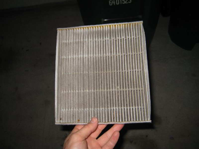 Toyota-Sienna-HVAC-Cabin-Air-Filter-Replacement-Guide-017