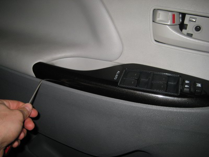 Toyota-Sienna-Interior-Door-Panel-Removal-Guide-006
