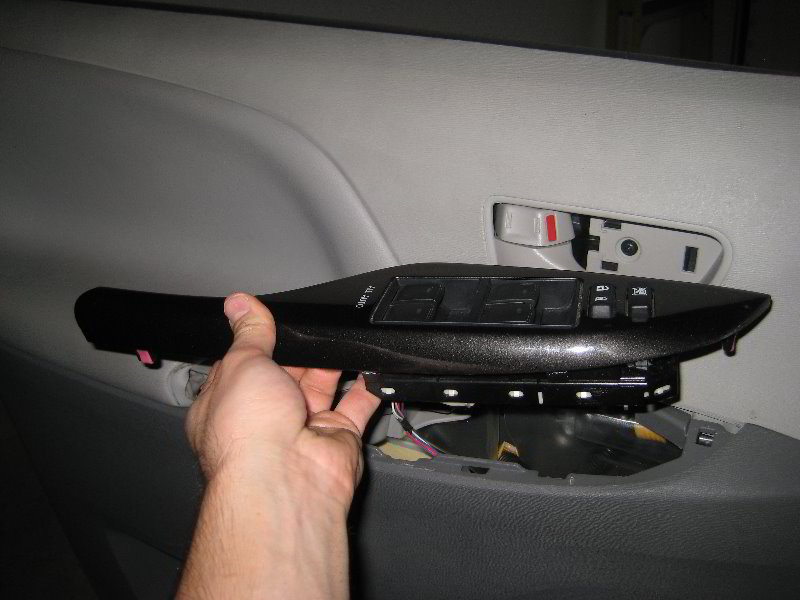 Toyota-Sienna-Interior-Door-Panel-Removal-Guide-007