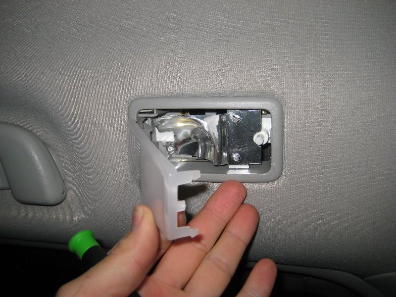 Toyota-Sienna-Rear-Passenger-Reading-Light-Bulbs-Replacement-Guide-003