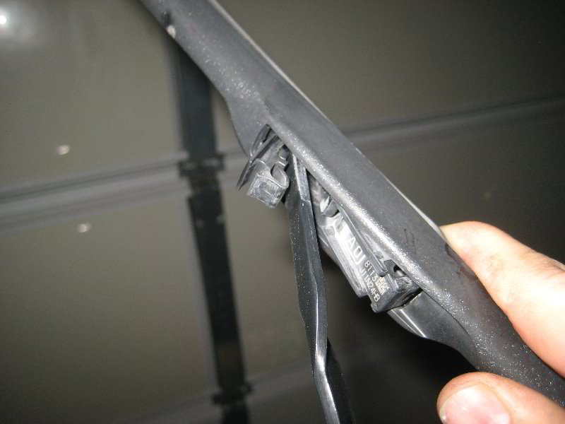 how to change wiper blades on 2011 toyota sienna #7