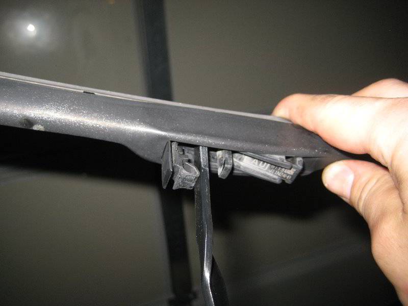 How to change windshield wiper on toyota sienna