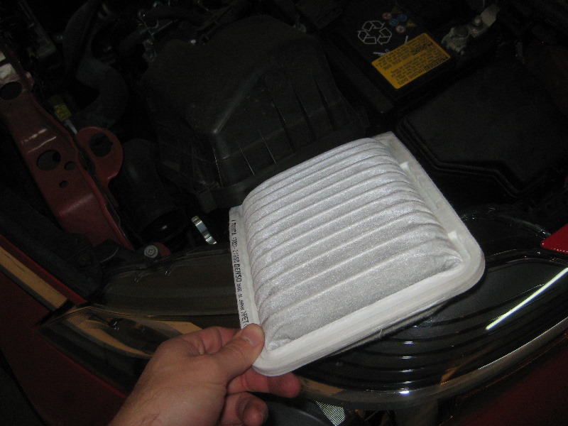 2012-2016-Toyota-Yaris-Engine-Air-Filter-Replacement-Guide-005