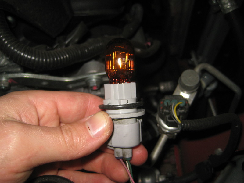 2012-2016-Toyota-Yaris-Headlight-Bulbs-Replacement-Guide-020