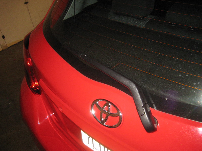 2012-2016-Toyota-Yaris-Rear-Window-Wiper-Blade-Replacement-Guide-001