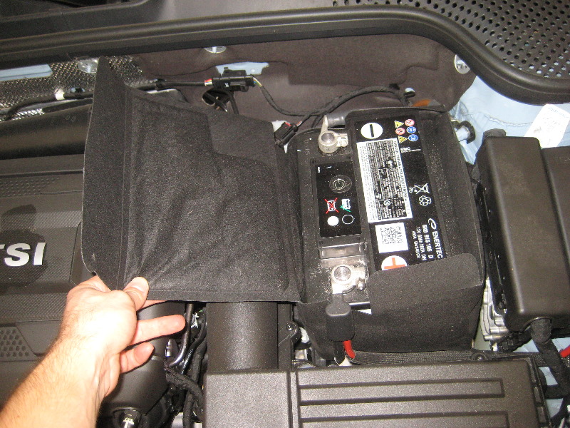 VWBeetle12VoltAutomotiveBatteryReplacementGuide002