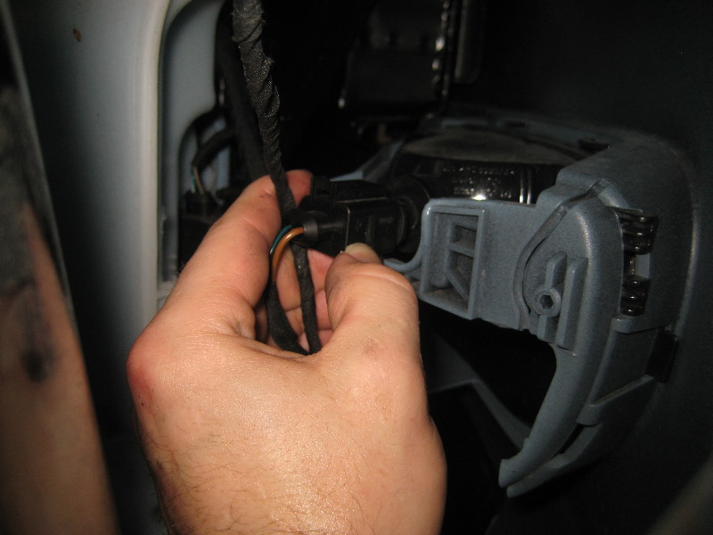 VWBeetleFrontTurnSignalLightBulbReplacementGuide015