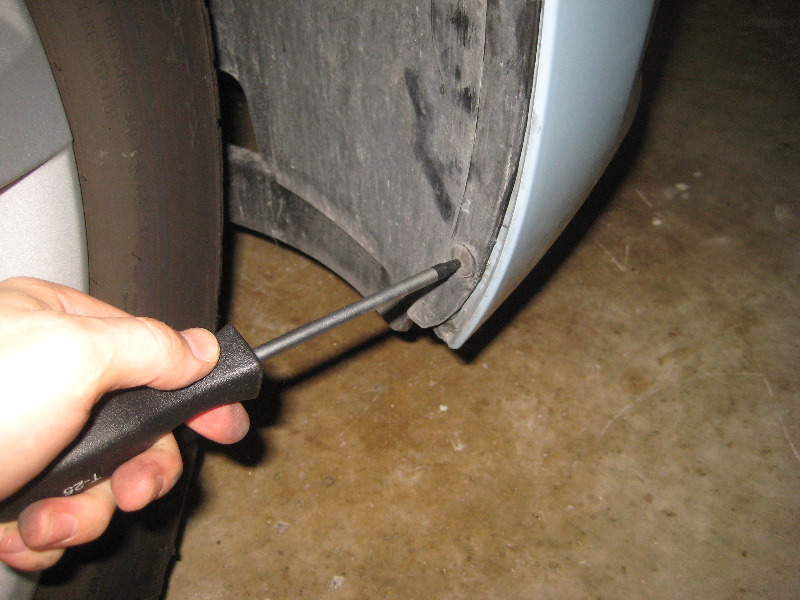 VWBeetleFrontTurnSignalLightBulbReplacementGuide016