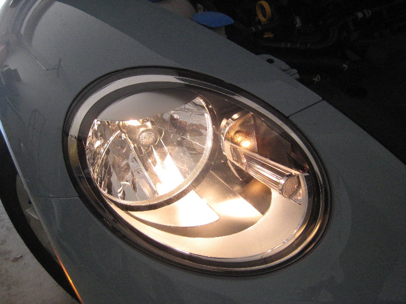 VWBeetleHeadlightBulbsReplacementGuide039