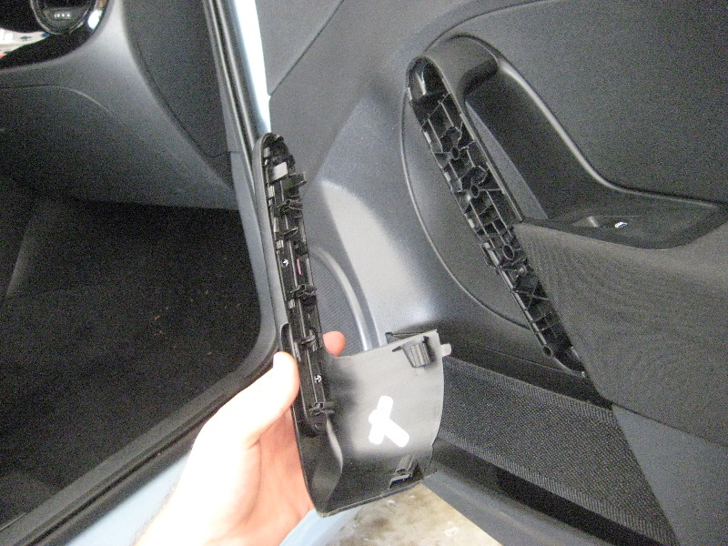 VW-Beetle-Interior-Door-Panel-Removal-Guide-042