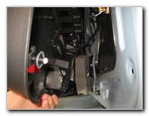 VW-Beetle-Interior-Door-Panel-Removal-Guide-015