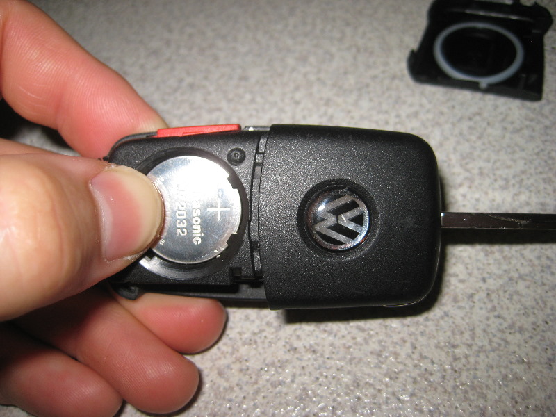 VW-Beetle-Key-Fob-Battery-Replacement-Guide-012