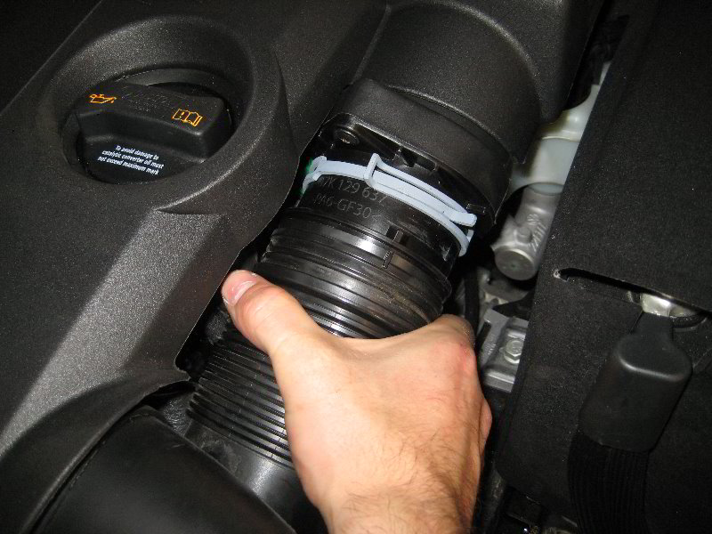 VWJettaI5EngineAirFilterReplacementGuide033