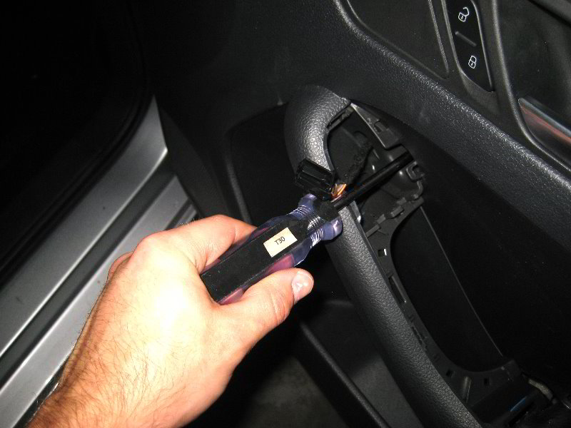 VWJettaInteriorDoorPanelSpeakerReplacementGuide009