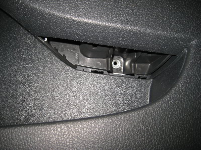 VW-Jetta-Interior-Door-Panel-Speaker-Replacement-Guide-049