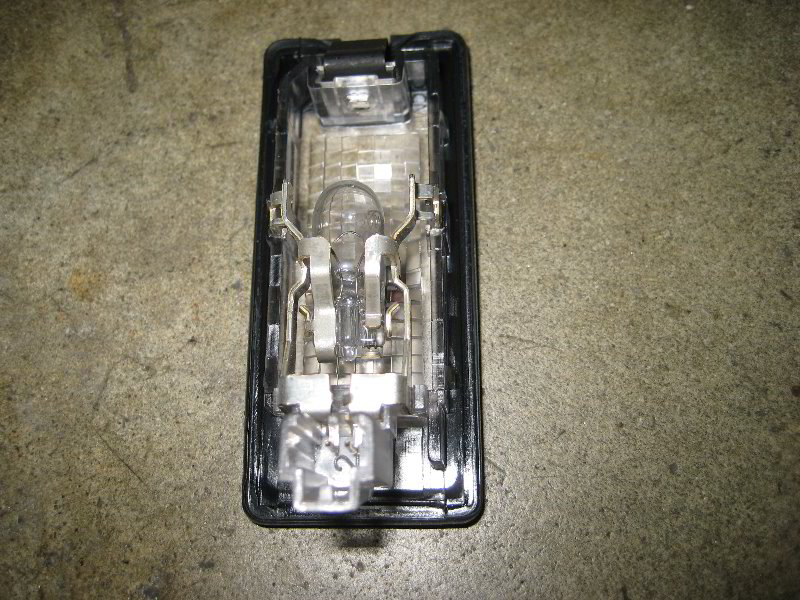 VW-Jetta-License-Plate-Light-Bulbs-Replacement-Guide-005