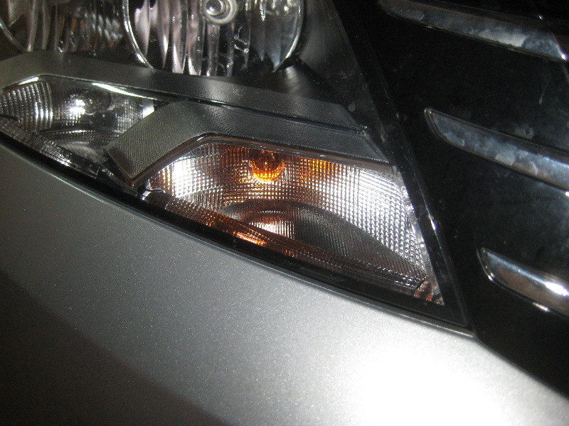 2012-2015-VW-Passat-Headlight-Bulbs-Replacement-Guide-025