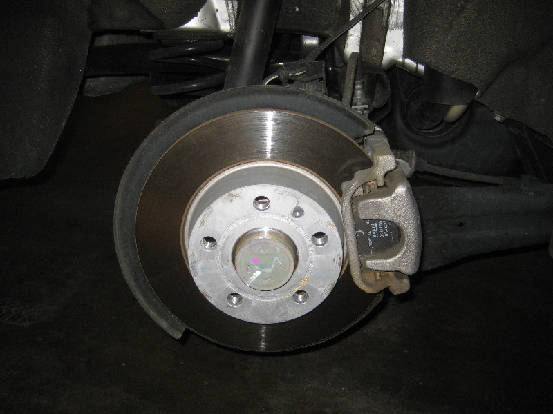 2012-2015-VW-Passat-Rear-Disc-Brake-Pads-Replacement-Guide-009