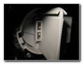 VW-Tiguan-Headlight-Bulbs-Replacement-Guide-015