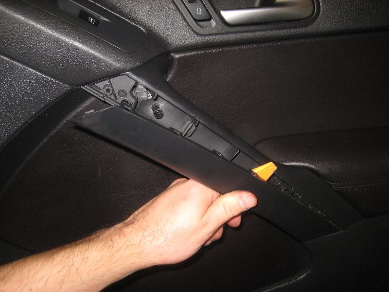 VW-Tiguan-Interior-Door-Panel-Removal-Guide-005