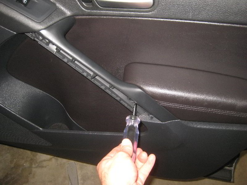 VW-Tiguan-Interior-Door-Panel-Removal-Guide-009