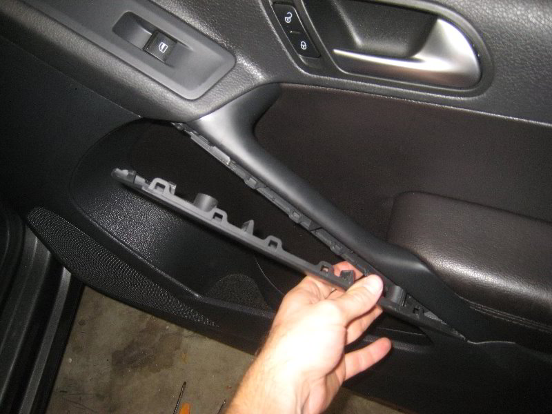 VW-Tiguan-Interior-Door-Panel-Removal-Guide-052