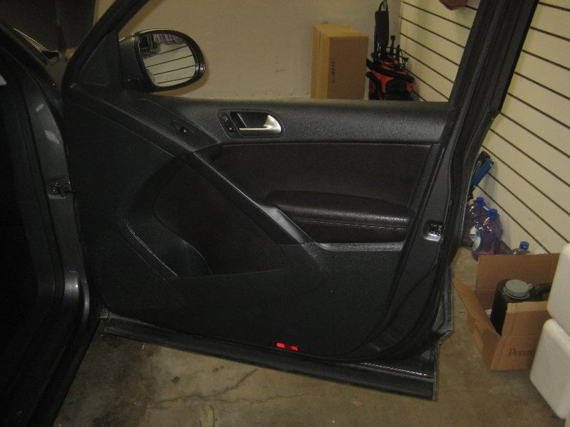 VW-Tiguan-Interior-Door-Panel-Removal-Guide-054