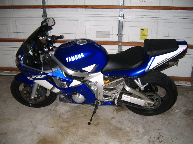 Yamaha-R6-Sportbike-Oil-Change-007
