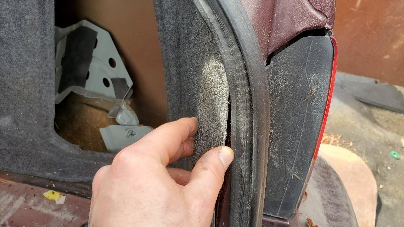 1995-1999-Nissan-Maxima-Tail-Light-Bulbs-Replacement-Guide-003