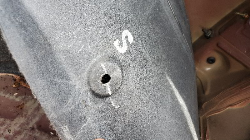 1995-1999-Nissan-Maxima-Tail-Light-Bulbs-Replacement-Guide-005